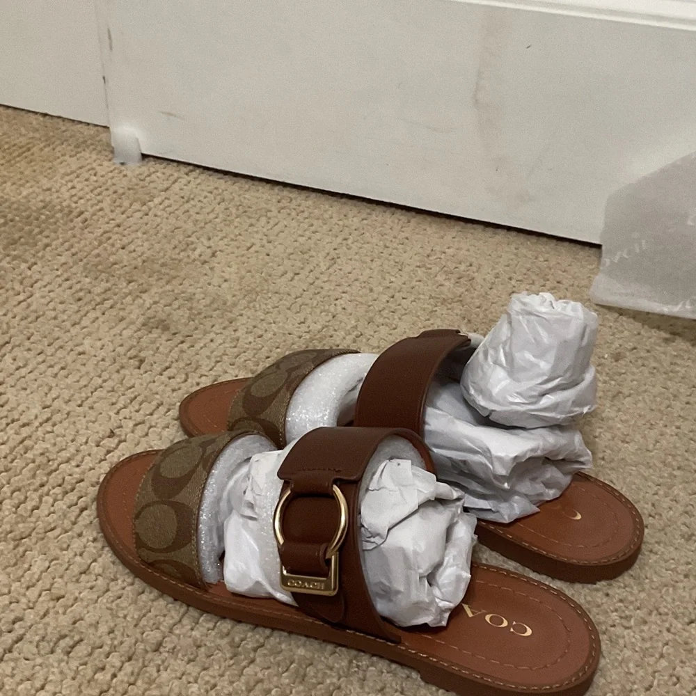 Coach Hallie Sig Sandal - Picture 4 of 6